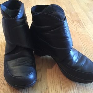 Jambu black ankle booties, Velcro closure